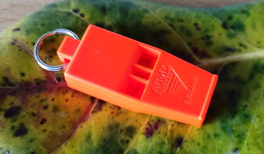 how-to-use-an-emergency-whistle-trail-dweller