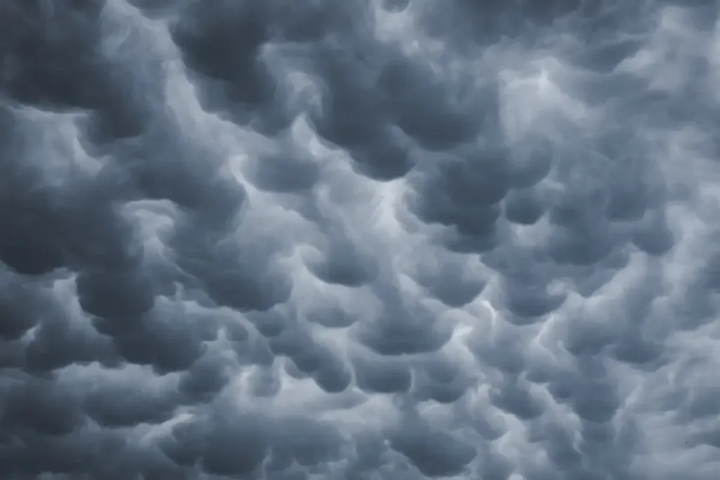 Mammatus clouds